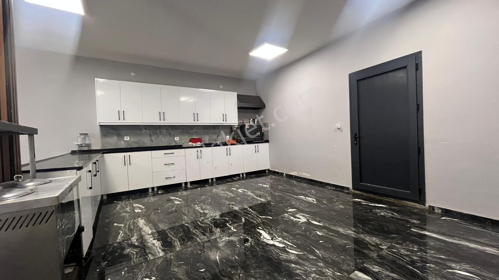 Konak’ta Ticaretin Merkezi: 2 Katlı, Dev Metrekareli, Her İş Koluna Uygun Satılık Mülk! - Görsel 15