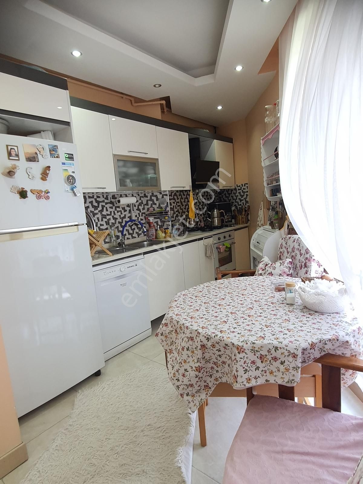 Cumhuriyet Mah.1+1 65 M2 Yatıtımlık Manzaralı Arakat Daire... - Görsel 4