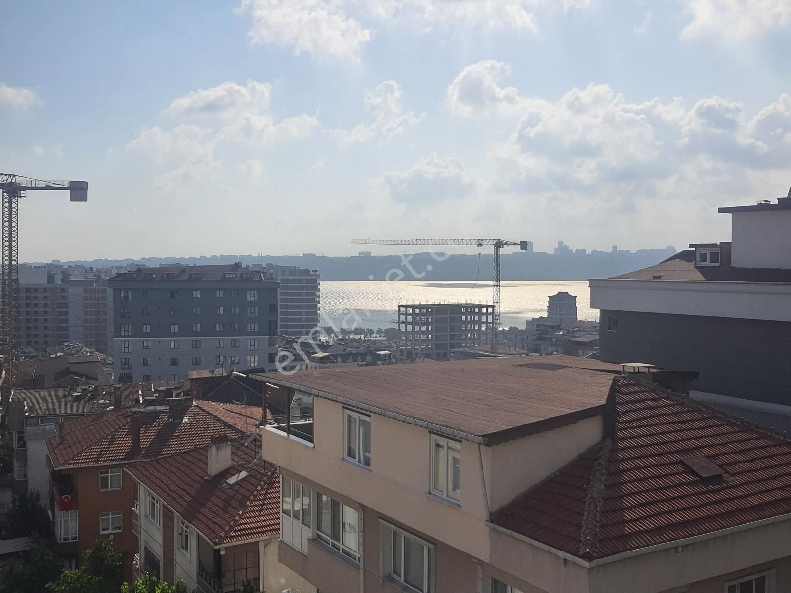 Cumhuriyet Mah.1+1 65 M2 Yatıtımlık Manzaralı Arakat Daire...