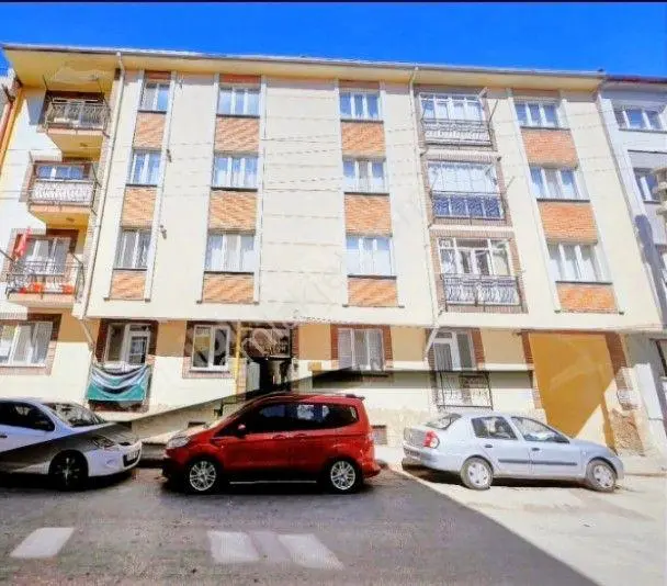 Eskibağlar Mahallesi Kiracılı Eşyalı Satılık 3+1 Daire