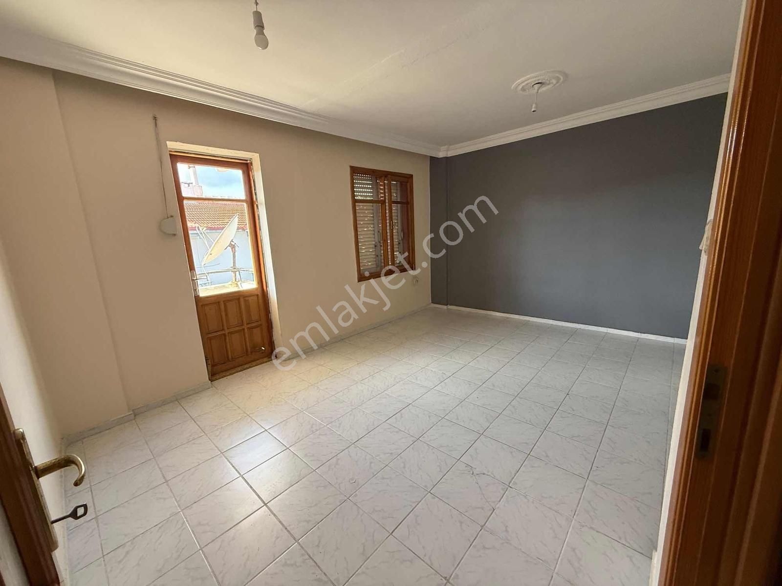 Ayvalık 150 Evler Mahallesinde Kiralık Doğalgazlı Daire - Görsel 7