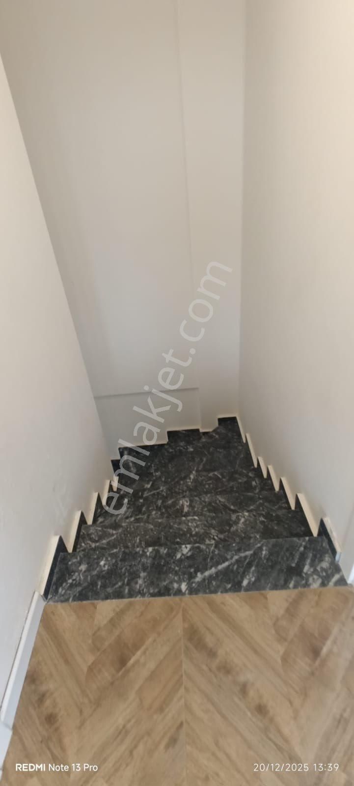 Efeler’de Havuzlu Sitede Sıfır Villa - Görsel 29