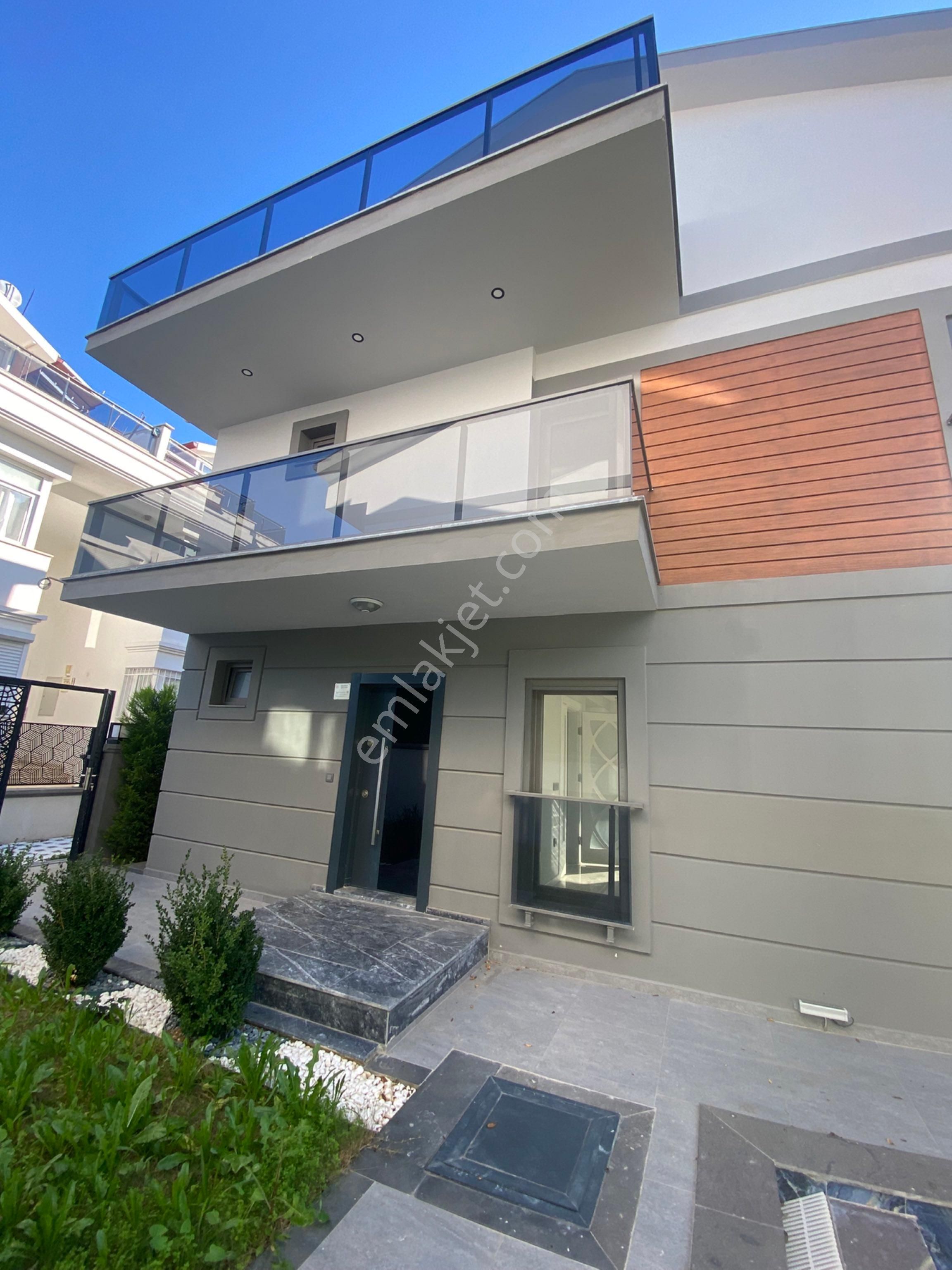 Akarca Mahallesinde Satılık Villa