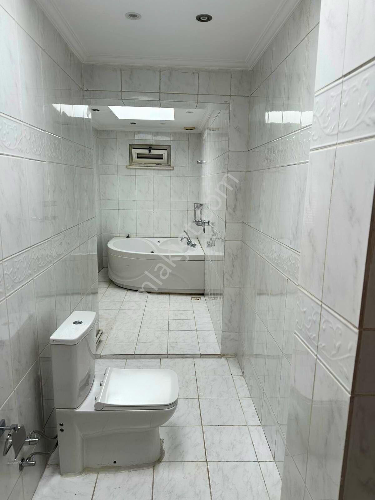 Tarabya Sanatçılar Sitesi’nde, Geniş Teraslı, Manzaralı Çatı Dubleksi - Görsel 21