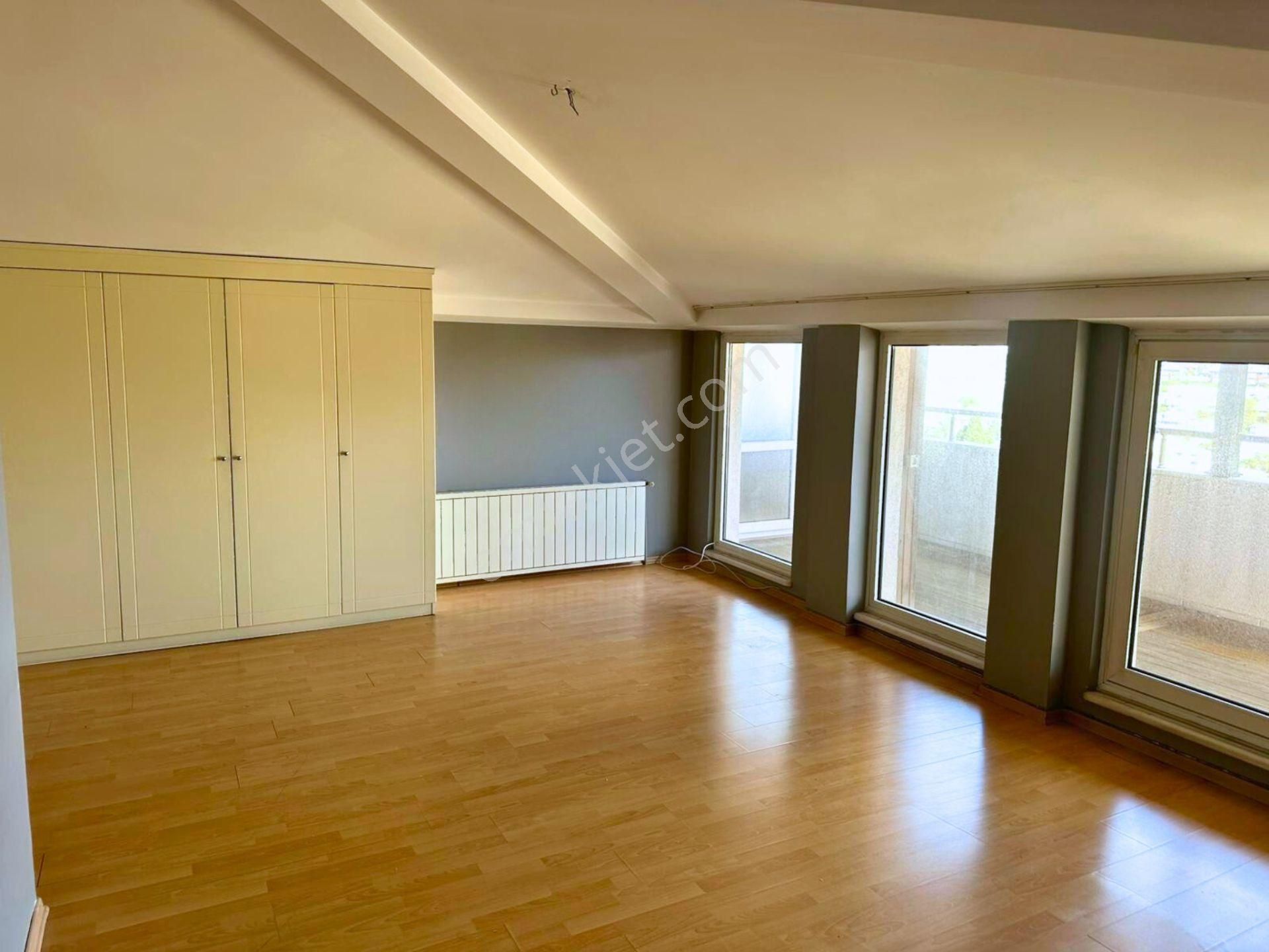 Tarabya Sanatçılar Sitesi’nde, Geniş Teraslı, Manzaralı Çatı Dubleksi - Görsel 7