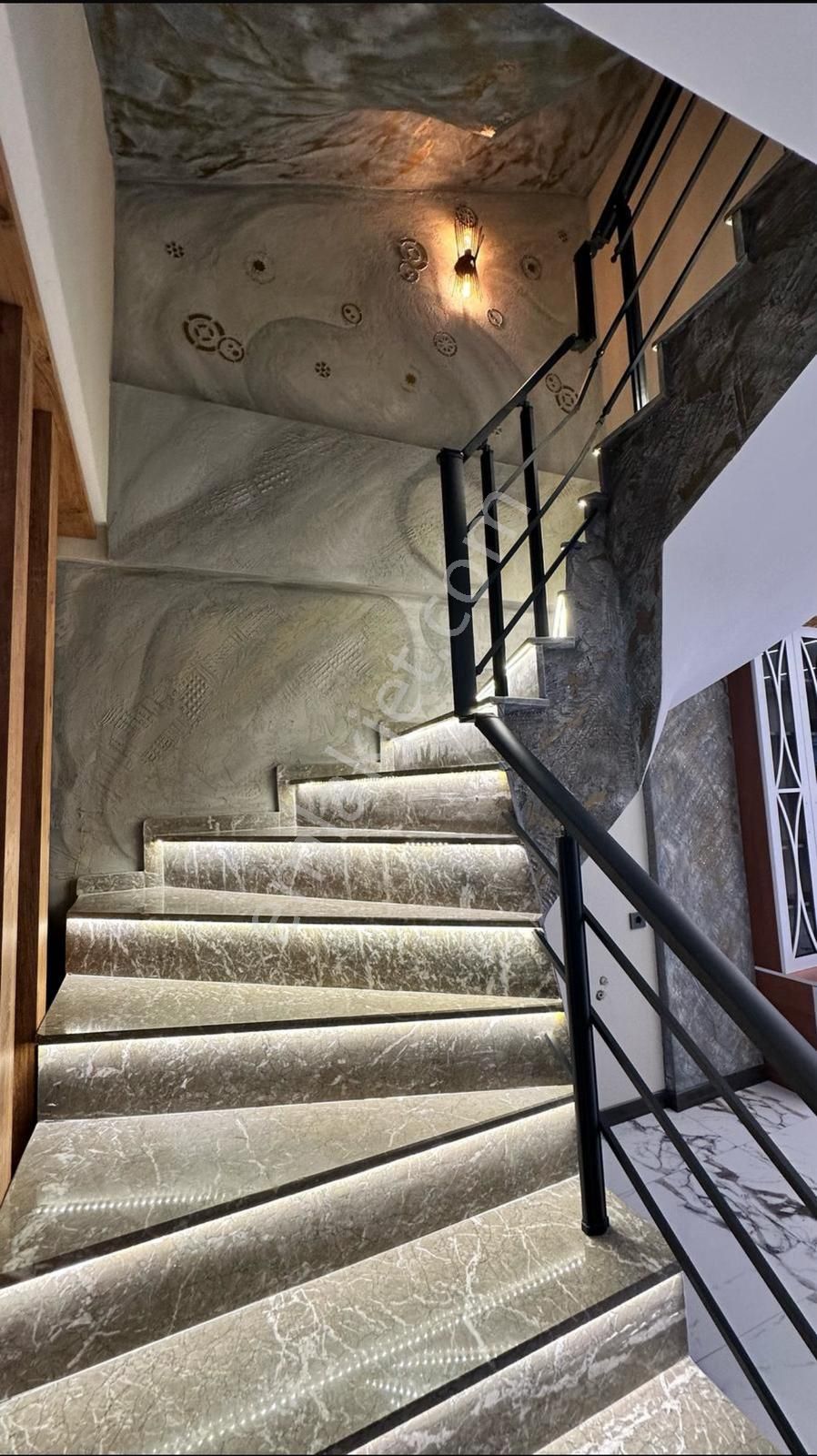 Didim Merkezde 4+1 Otoparklı Sıfır Villa - Görsel 13