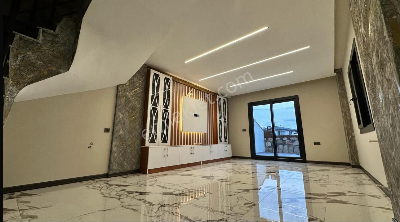 Didim Merkezde 4+1 Otoparklı Sıfır Villa - Görsel 11