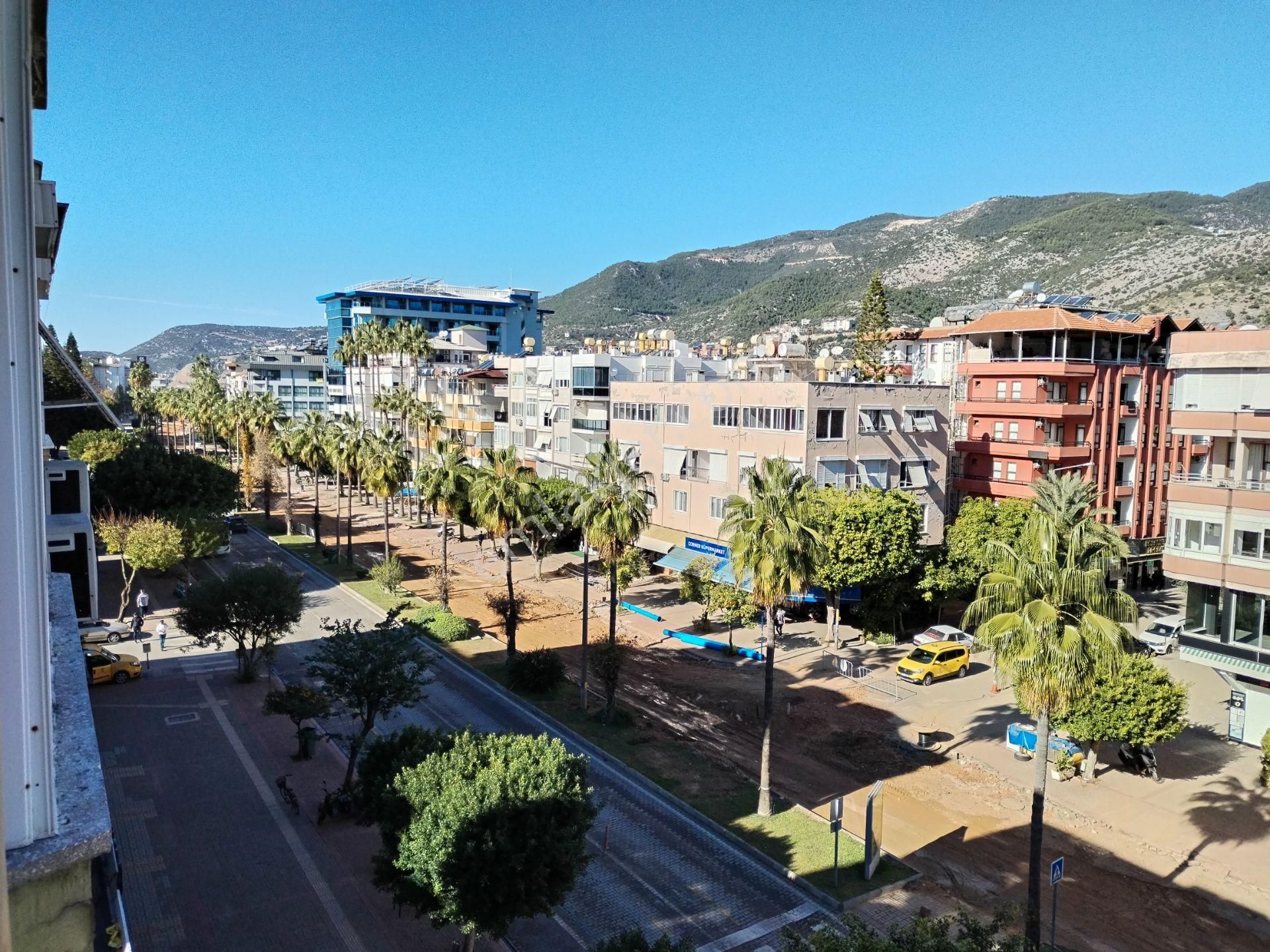Alanya Atatürk Caddesinde Kiralık 2+1 Daire - Görsel 2