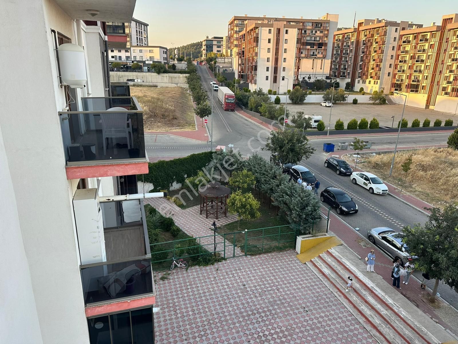 Çanakkale Kepez Hamidiye Mahallesi'nde Lüks Havuzlu Sitede Kiralık 1+1 Daire