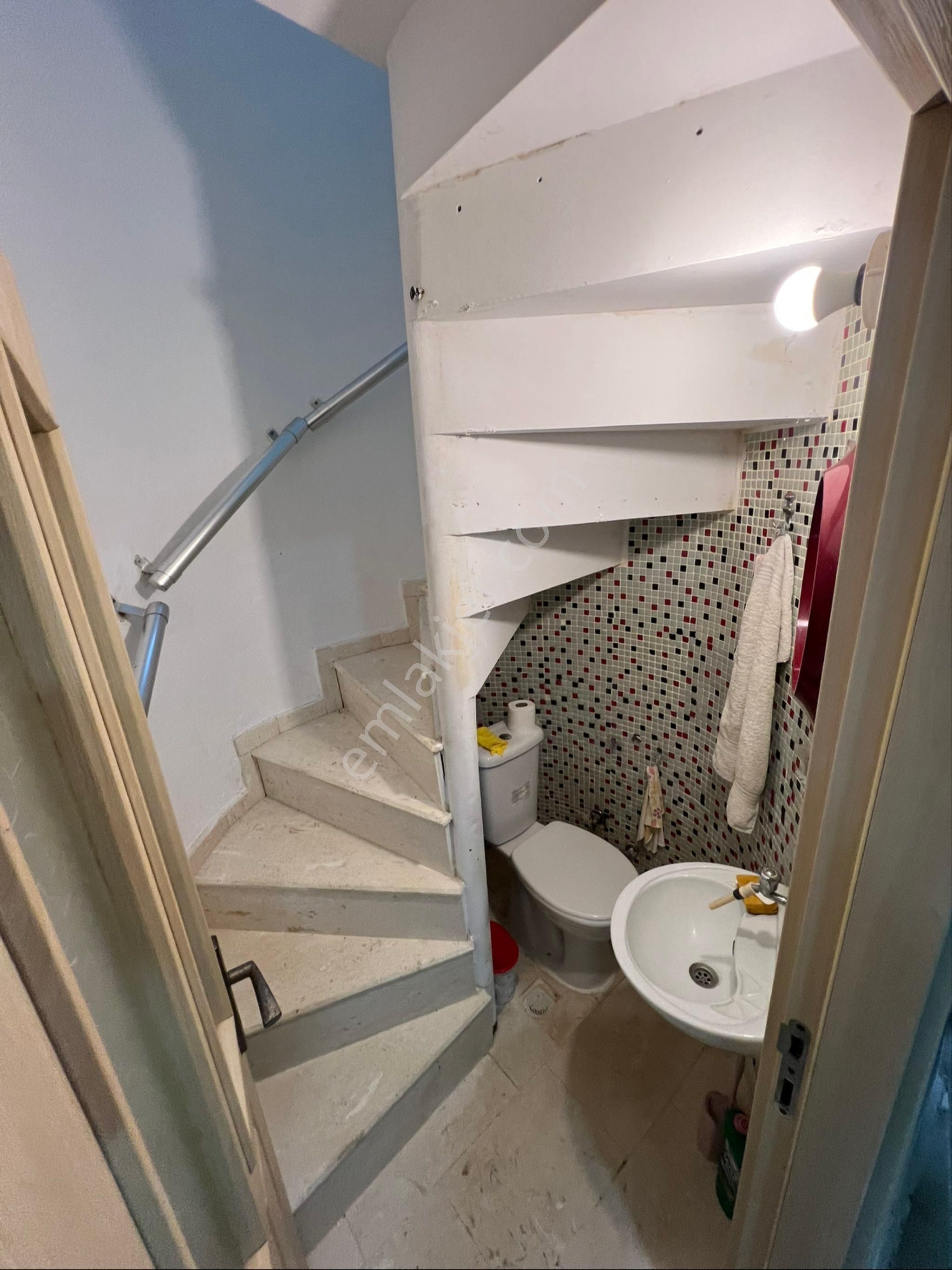 Kuşadası Güzelçamlı’da Denize 200 Metre Mesafesinde Köşe Konumlu Villa Çok Acil Satılık - Görsel 15