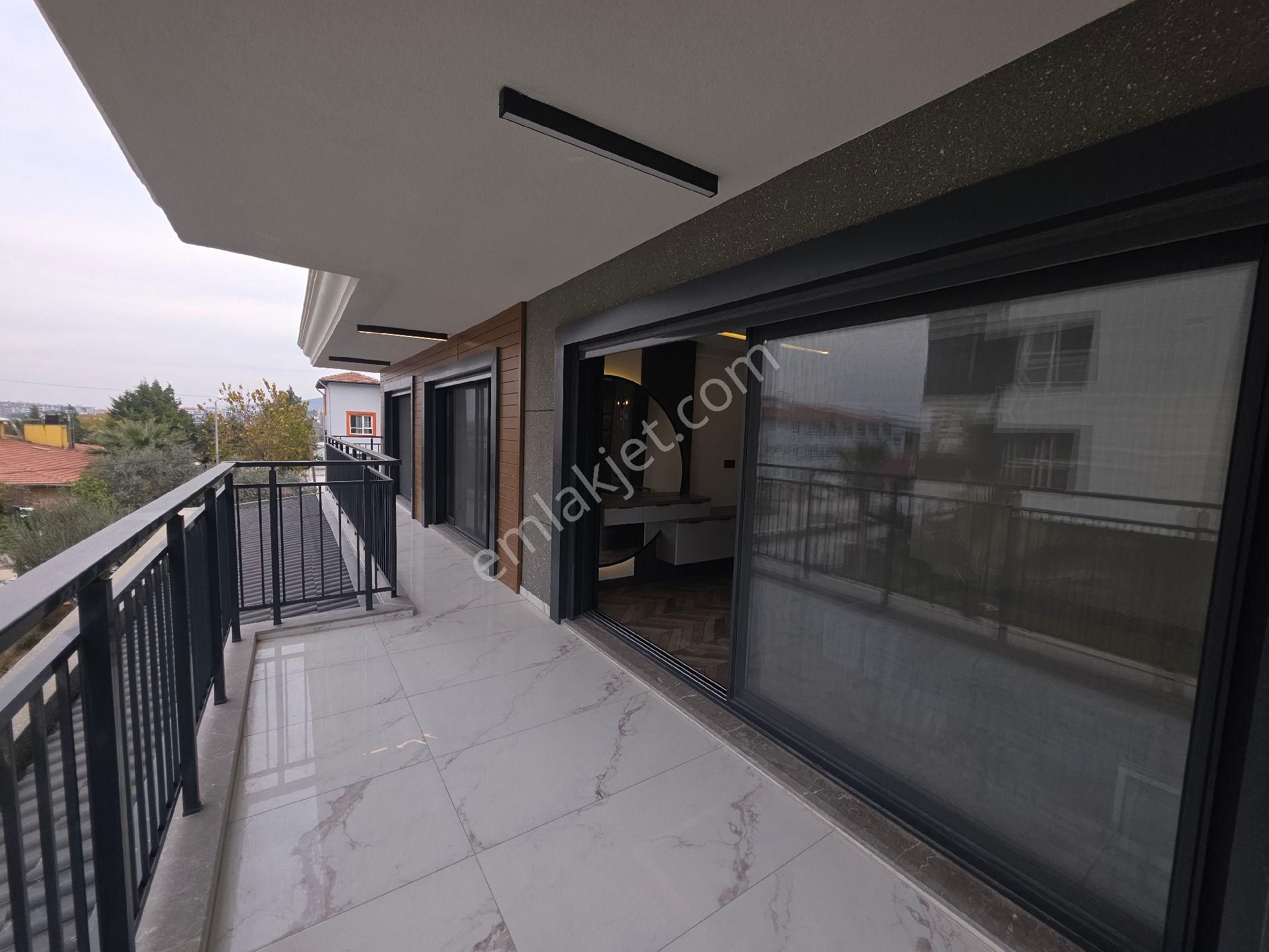 Kuşadası Satılık Sıfır 4+1 Villa - Görsel 14