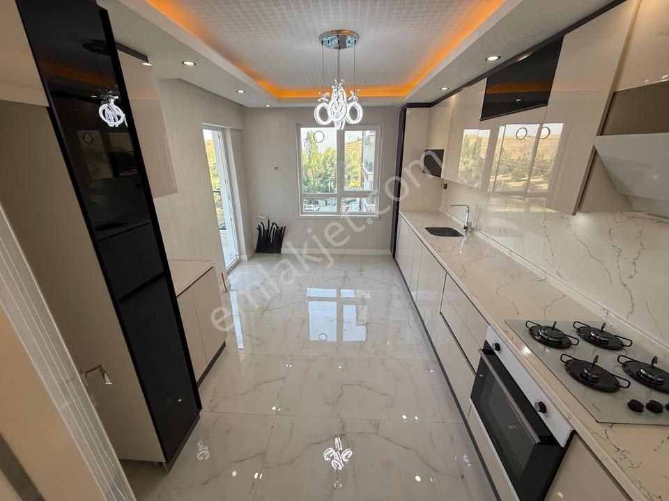 Metrobüse Yürüme Mesafesinde Bölgenin En Uygun 2+1 Fırsat Daire.. - Görsel 2