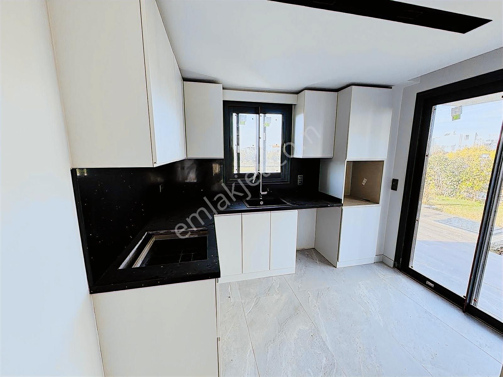 Kuşadası Güzelçamlı'da Tek Müstakil Havuzlu Satılık 3+1 Villa - Görsel 6