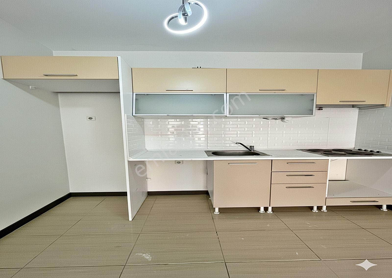 Metrobüse Yakın Site İçi Geniş M2 Güvenlikli 1+1 Satılık Daire - Görsel 7