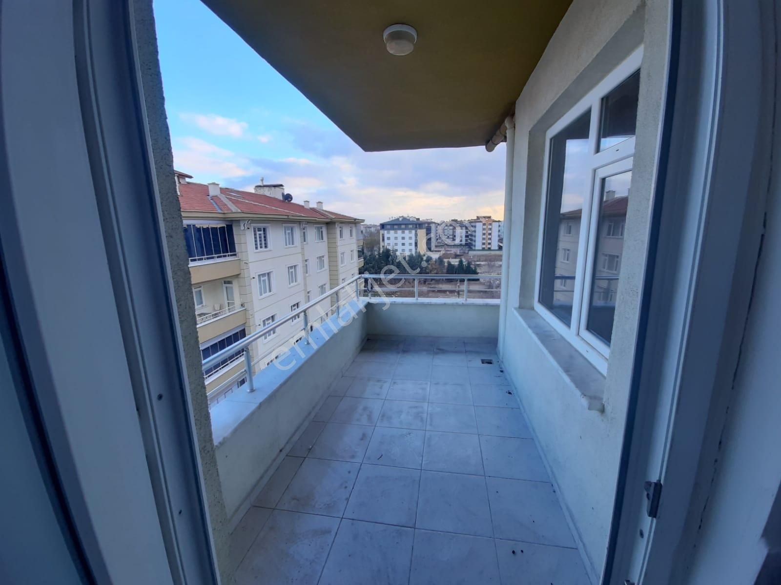 İsa Kavak Gayrimenkul'den Karatay Emirgazi Mahallesi’nde 3+1 Kiralık Daire - Görsel 3