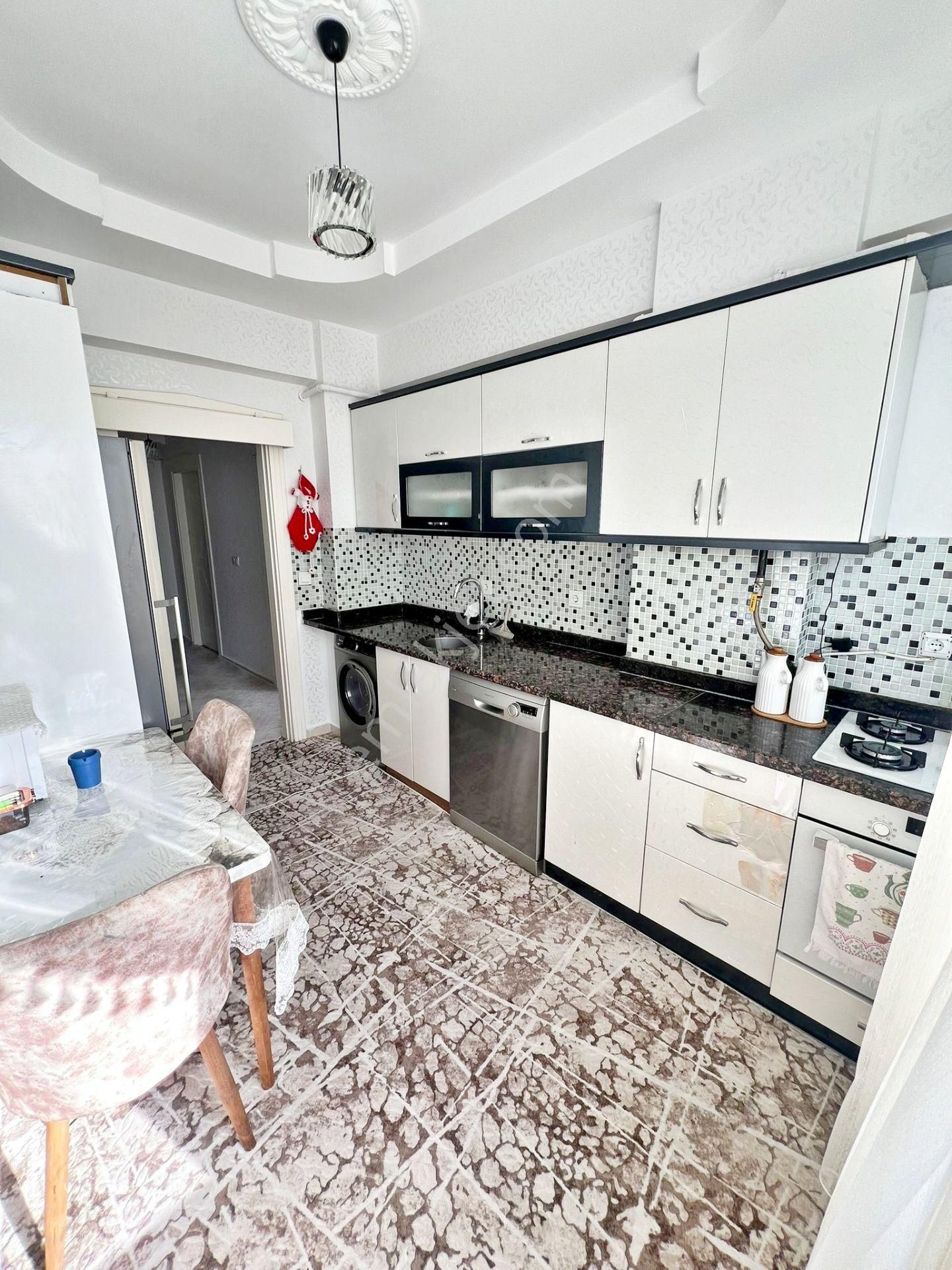 Karacaahmet'te Nikah Salonu Çevresi Az Katlı Masrafsız 3+1 Daire