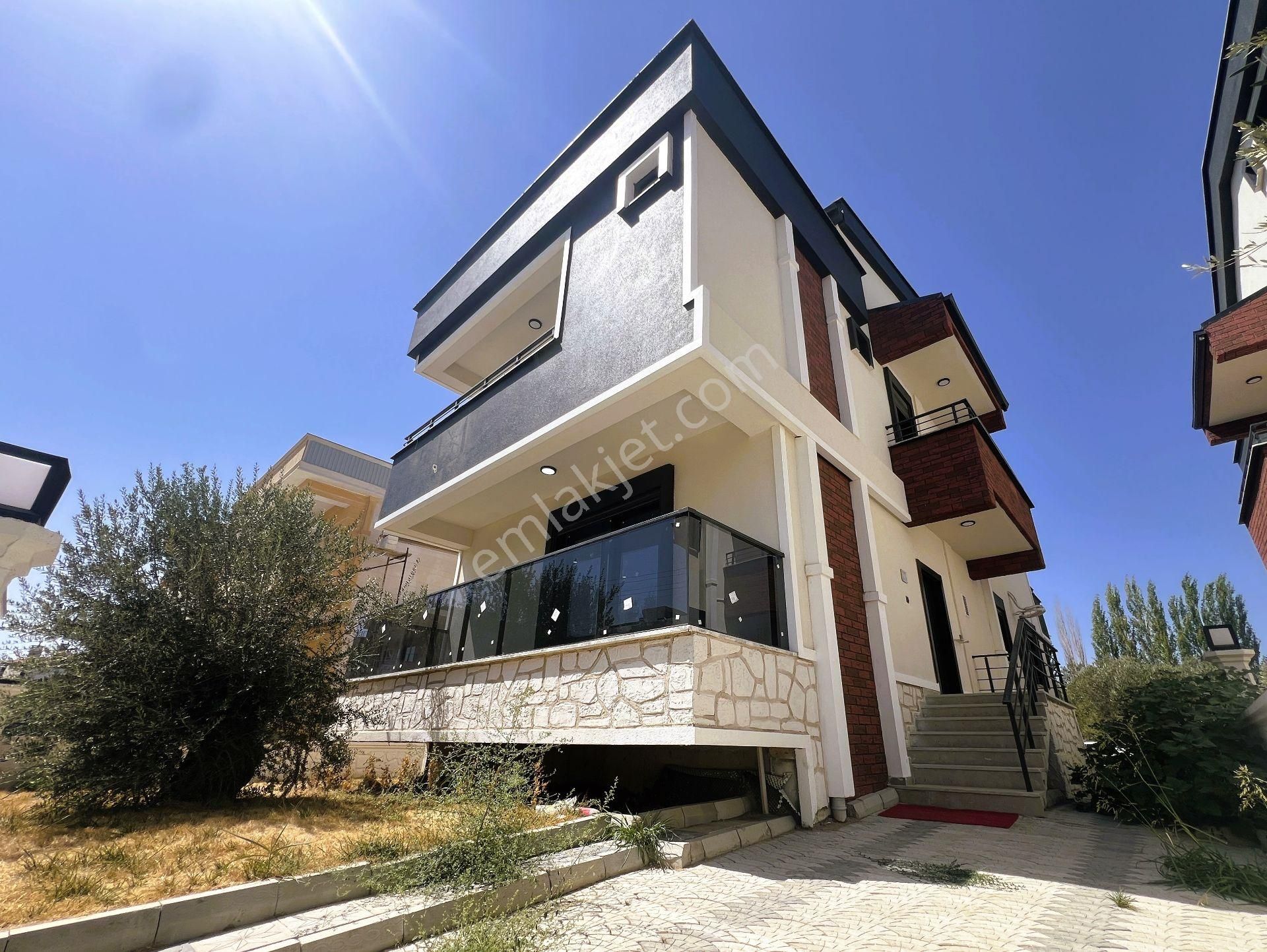 ▃jet Emlak'tan Zeytinli'de İçinizi Aydınlatacak Modern 3+1 Villa