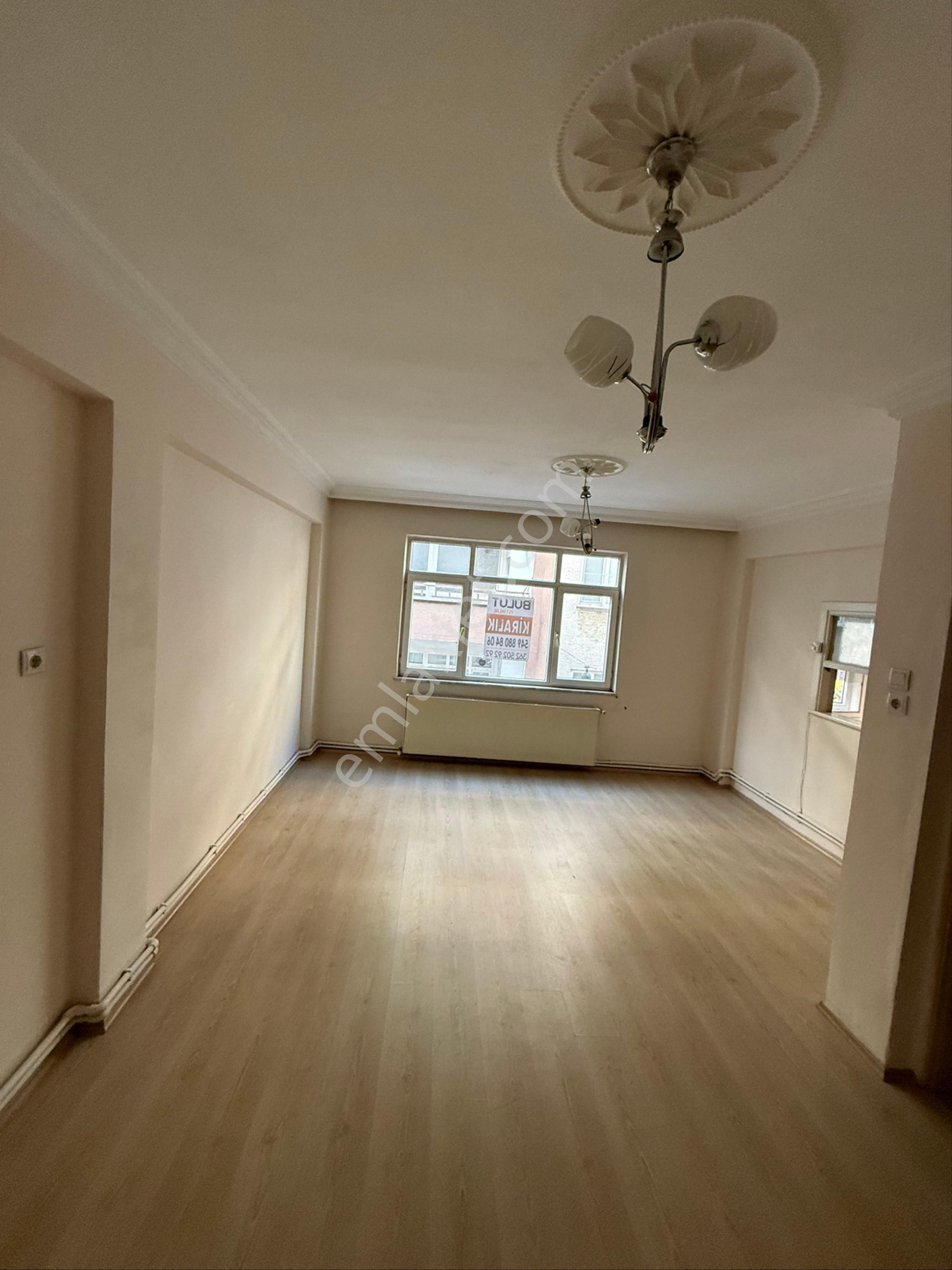 Gazi Caddesi Civarında İci Temiz Satılık Daire - Görsel 3