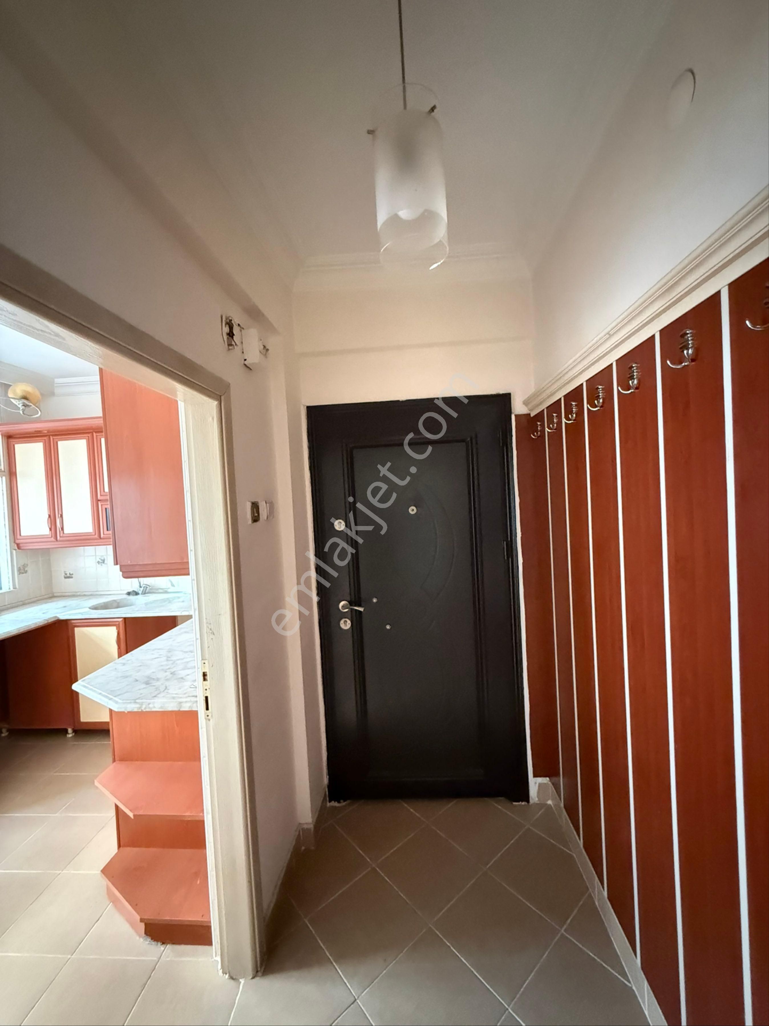 Gazi Caddesi Civarında İci Temiz Satılık Daire - Görsel 15