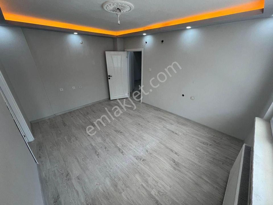 Metrobüse 5'dk Oturuma Hazır Krediye Uygun 2+1 Lüx Yüksek Giriş Daire... - Görsel 4