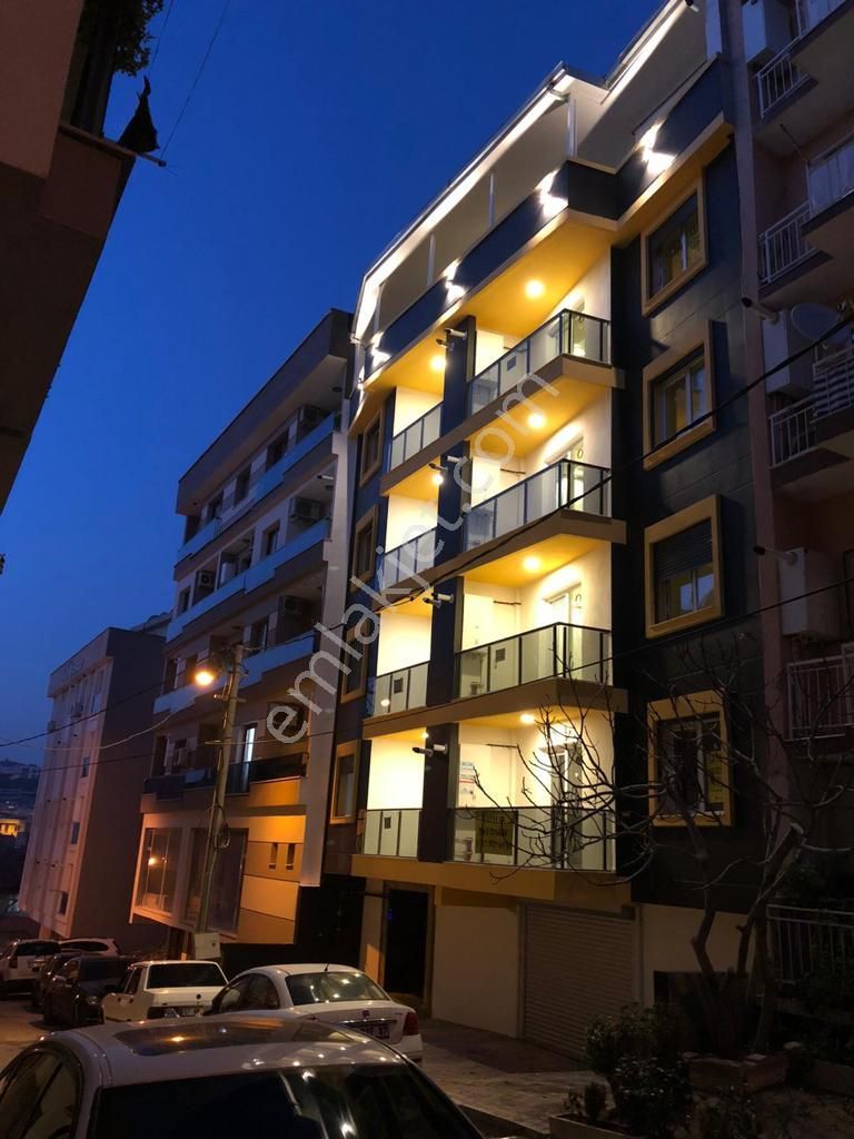 Buca Adatepe Mah. Yerden Isıtma Asansör Otopark Balkon Klimalı Full Eşyalı 1+1 - Görsel 3