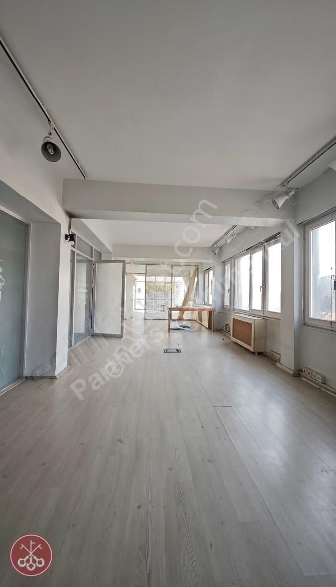 Balmumcu Barbaros Bulvarın Da 135 M2 Manzaralı Otoparklı Ofis - Görsel 15