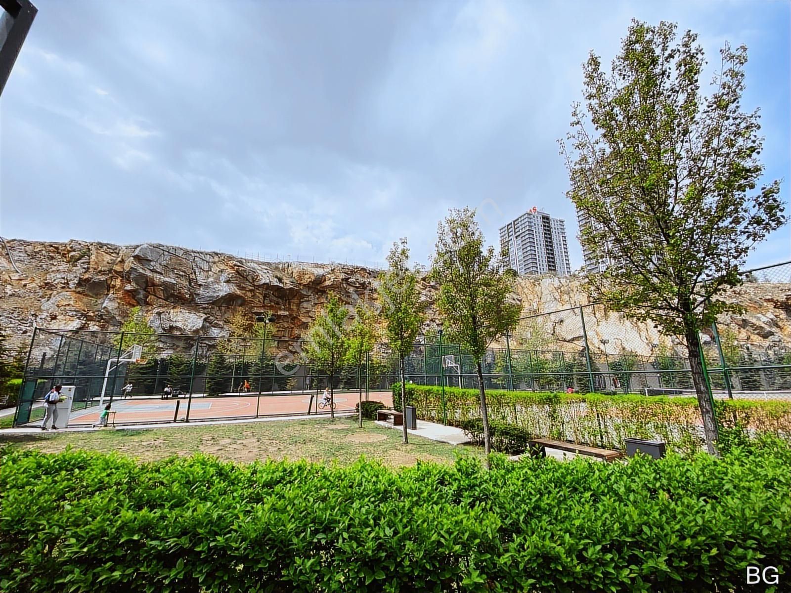 İncek Loft Sitesi Eşyalı Kiralık 1+1 Balkonlu Büyük Tip Daire - Görsel 29