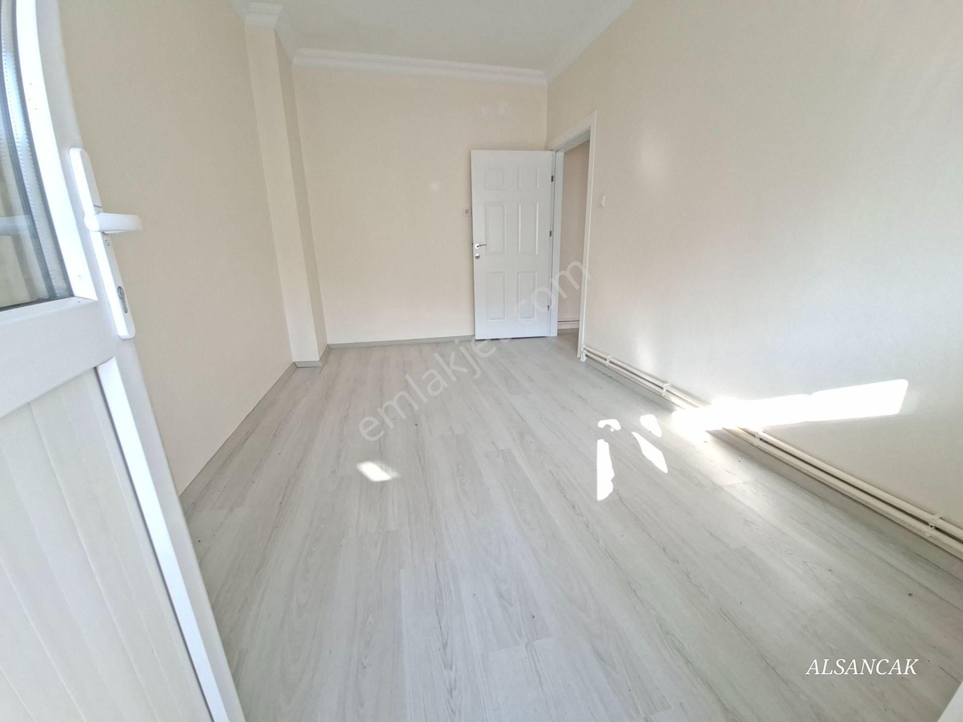 Etimesgut Çarşıda 3+1 Katta Ön Cephe Yapılı Daire - Görsel 19