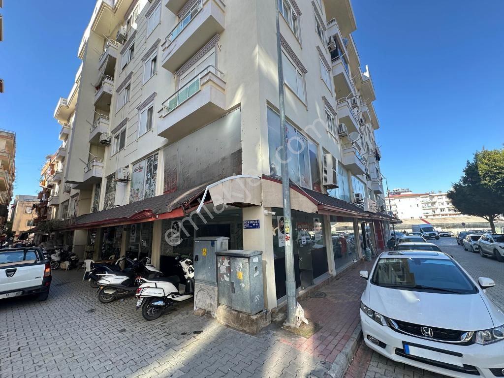 Şehir Merkezinde 3 Katlı Köşe Dükkan