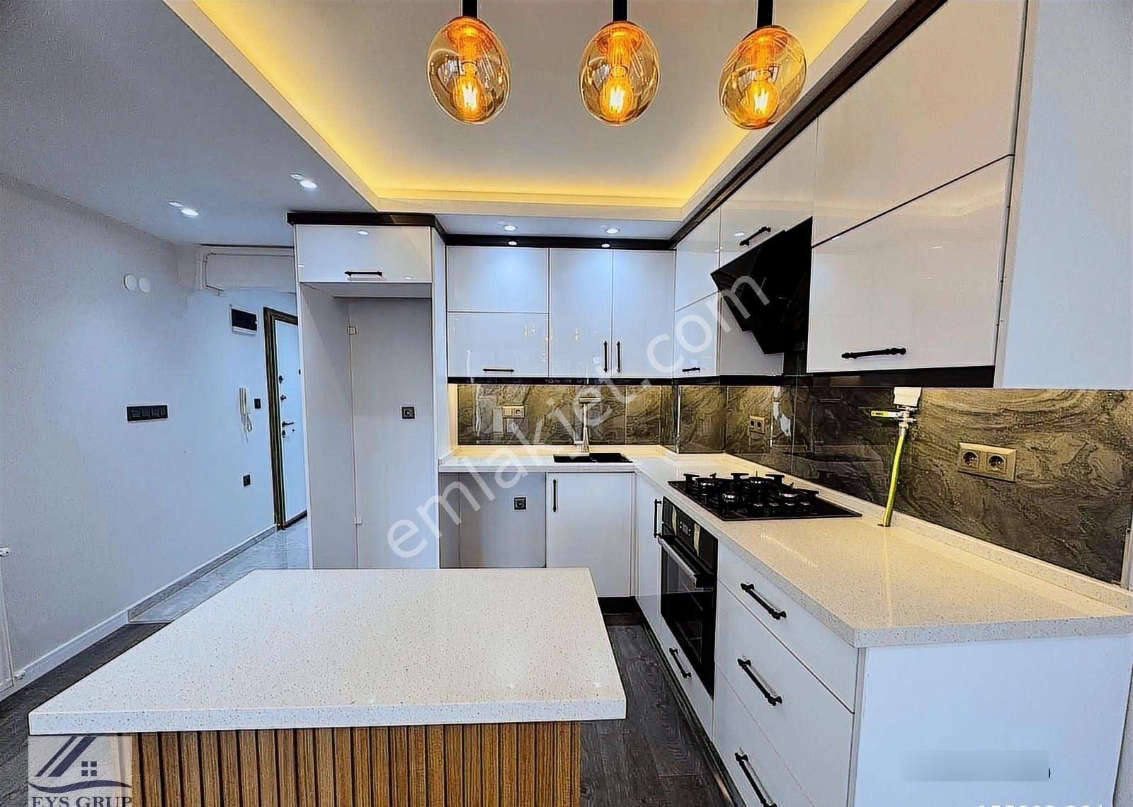 Cumhuriyet Bulvarında 3+1 Arakat Lüks Tadilatlı Satılık Daire...