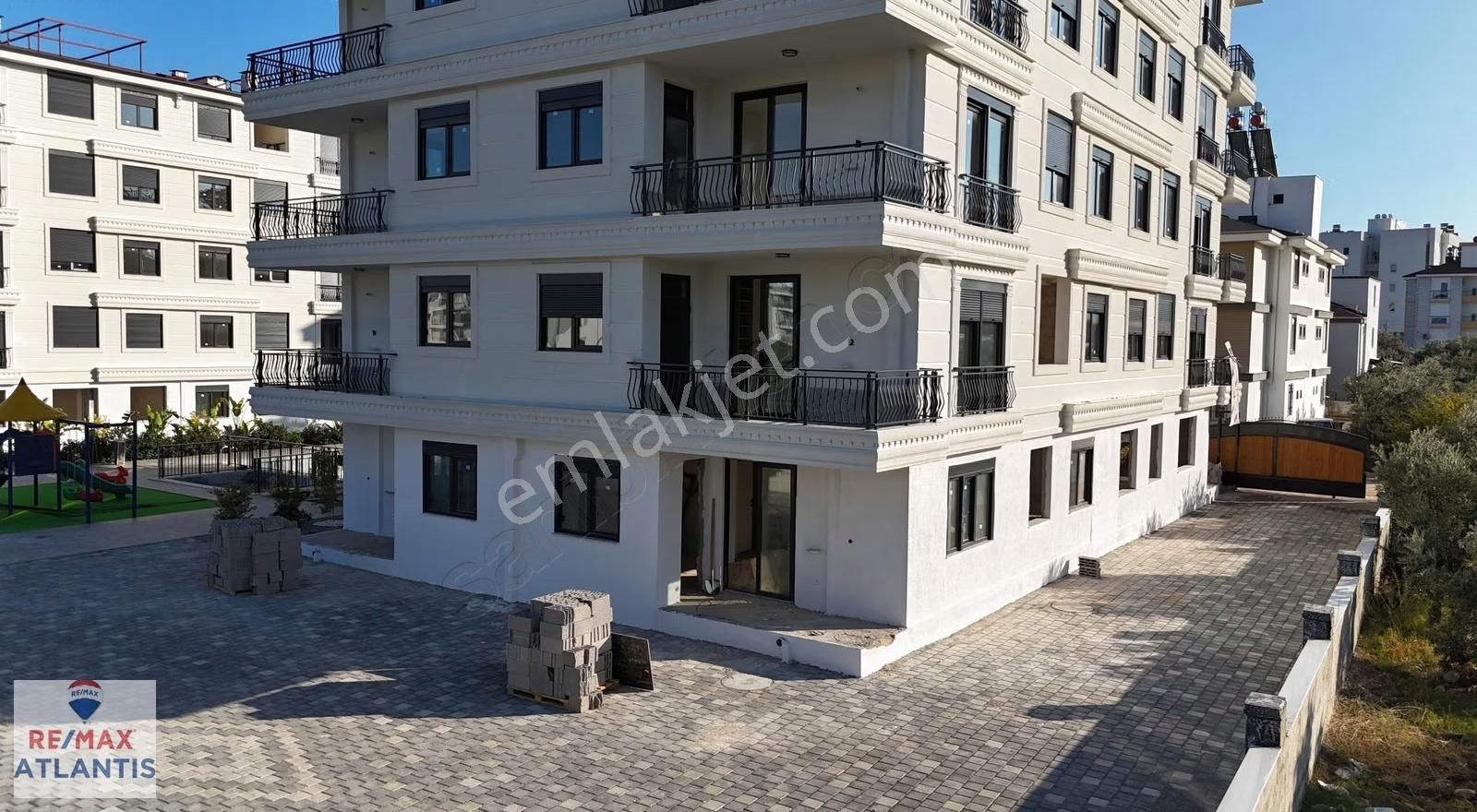 Site İçerisinde Yüzme Hazulu Ayrı Mutfaklı 2+1 Daire