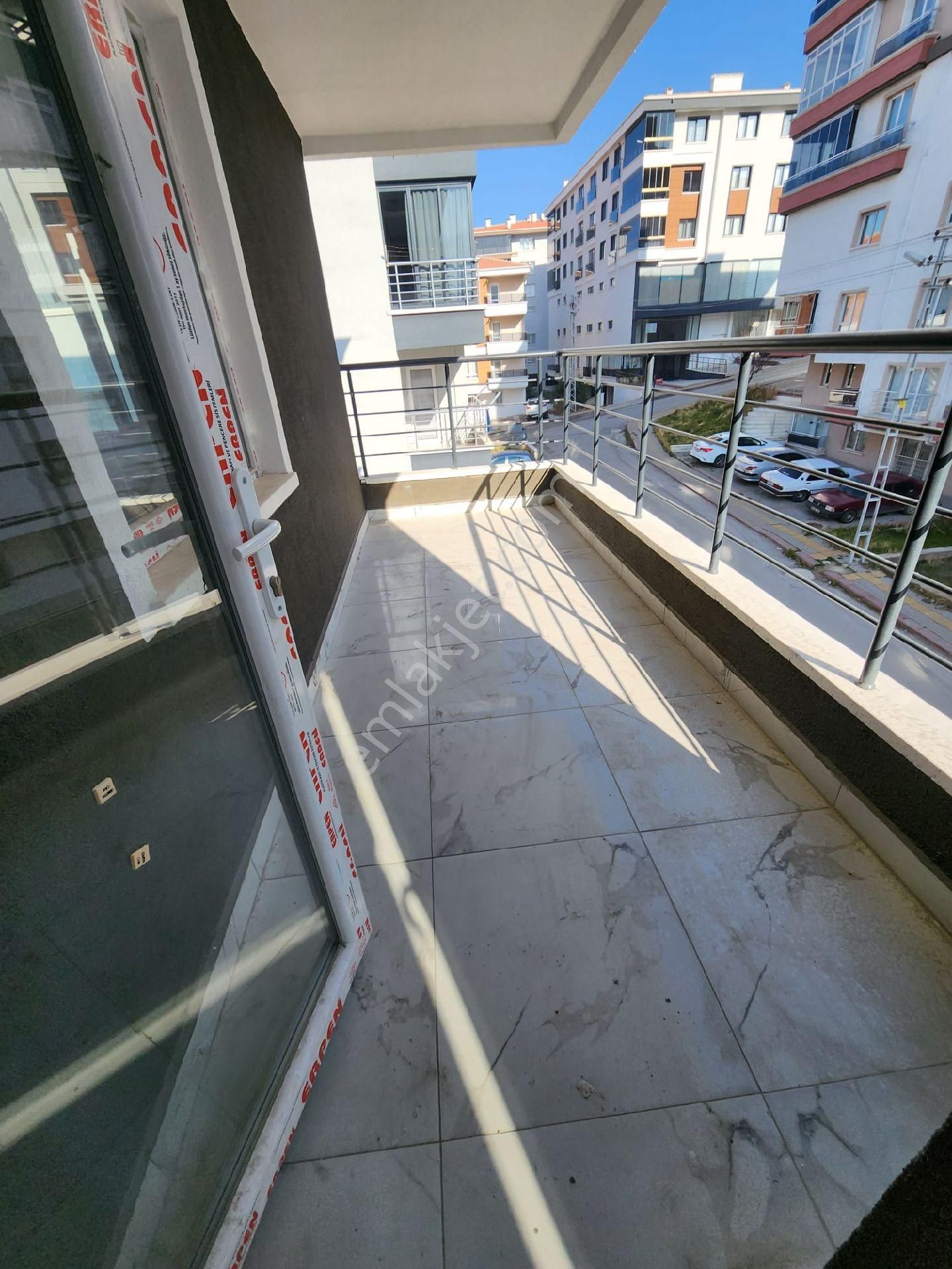 Gül Emlaktan Karapürçekte 2.katta - Görsel 30