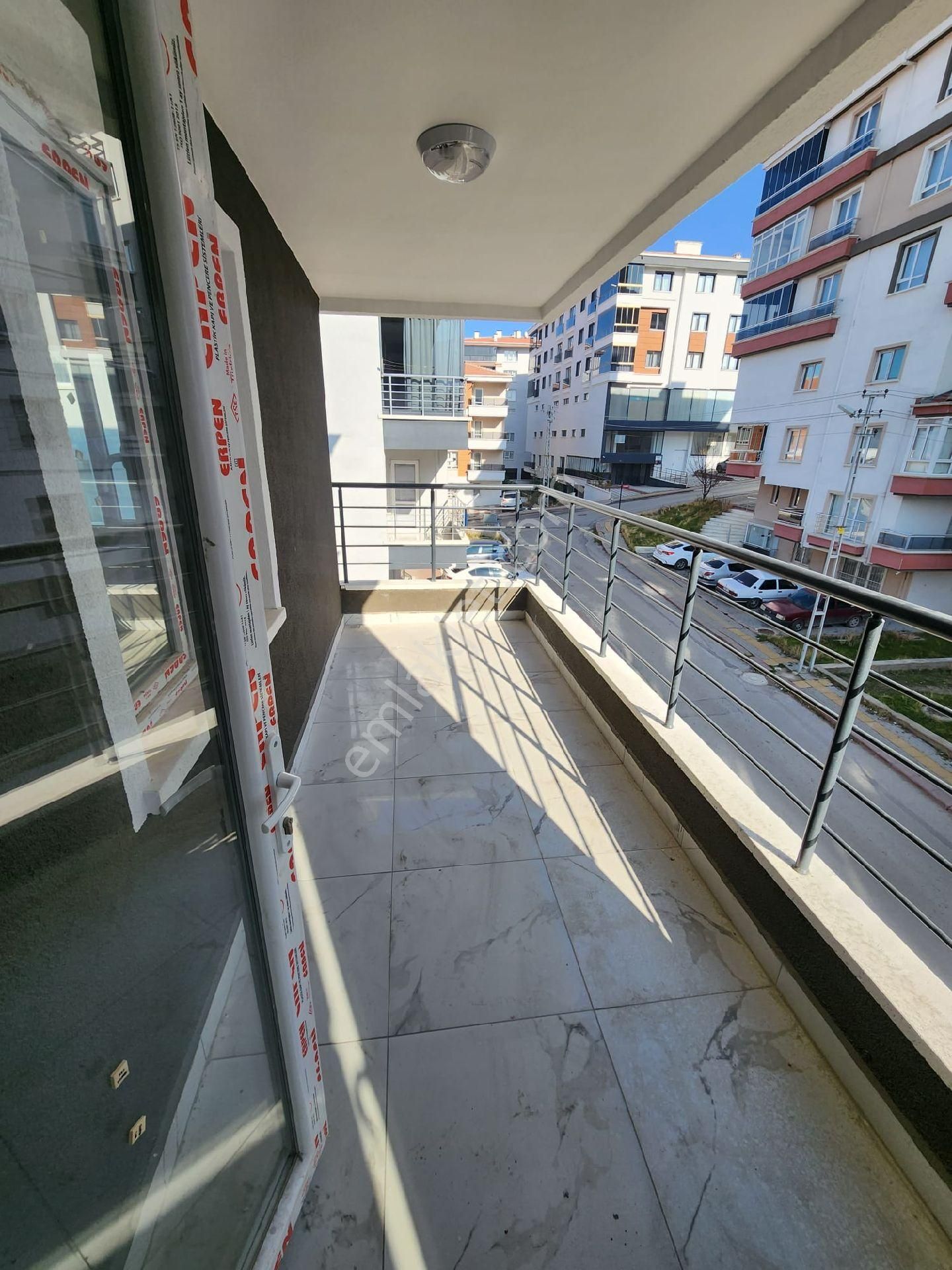 Gül Emlaktan Karapürçekte 2.katta - Görsel 4