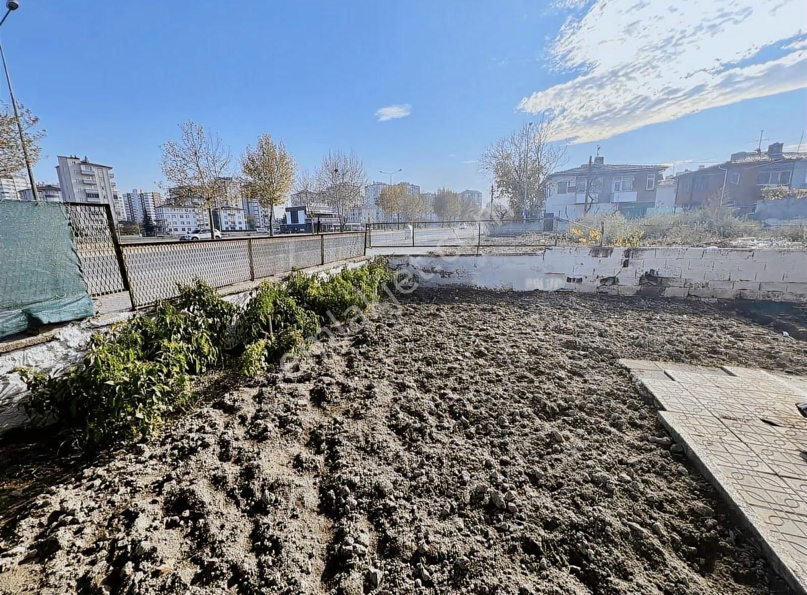 Bağdat Caddesi Üzerinde Köşe Başı Müstakil Ev..
