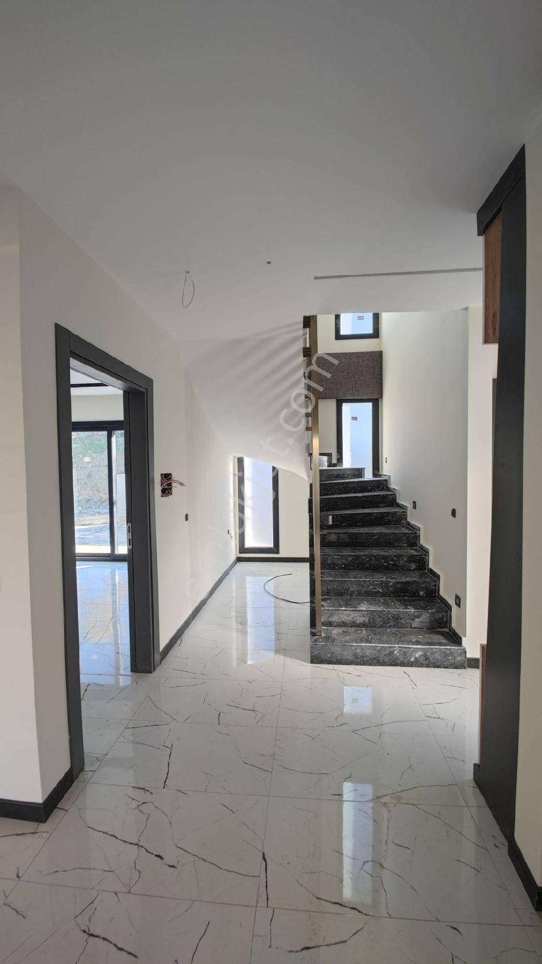 Kuşadası Soğucak Mevkii 4+1 Özel Havuzlu Satılıkl Üks İlla - Görsel 9