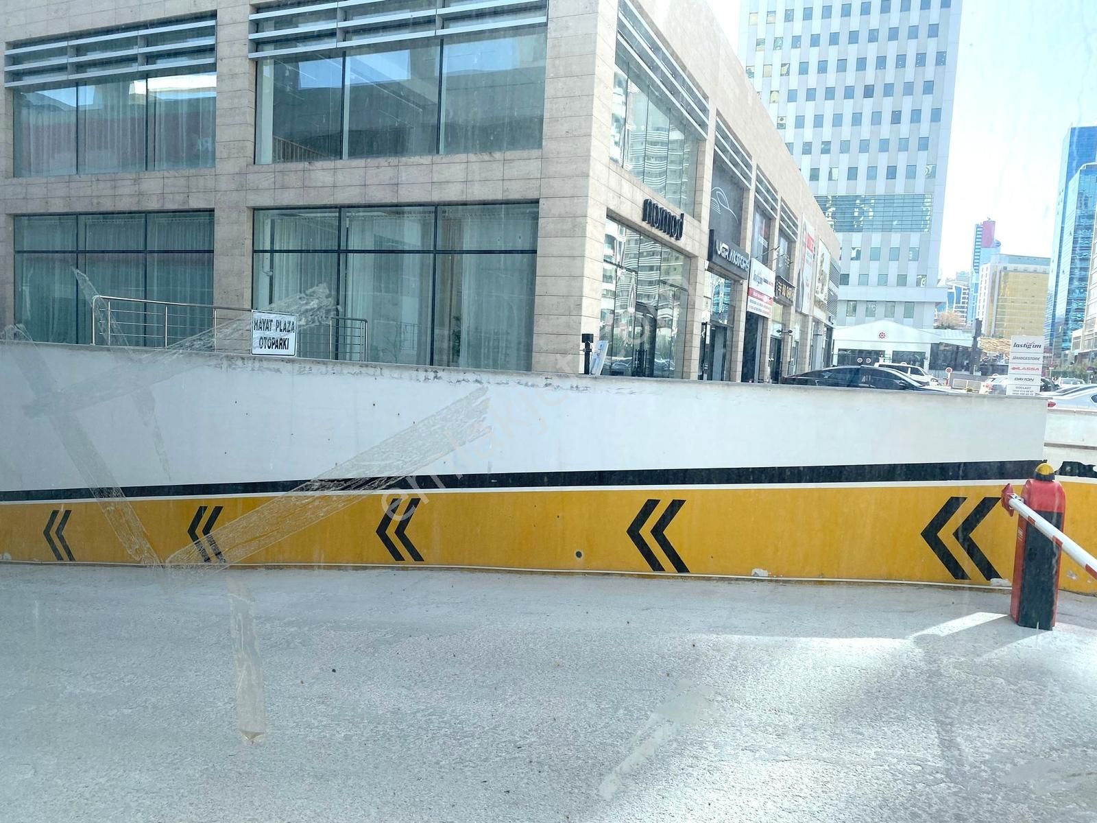 Çukurambar'da Kapalı Otoparklı 1000 M2 Satılık Cadde Dükkan - Görsel 13
