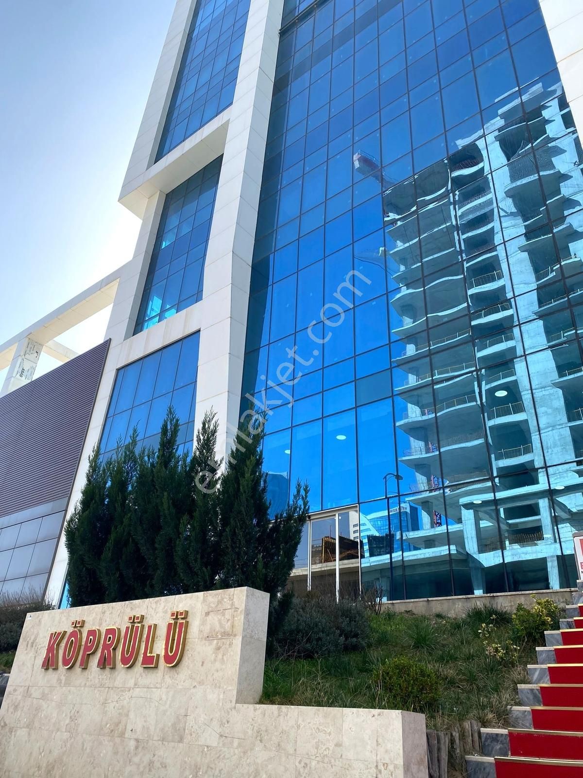 Çukurambar'da Kapalı Otoparklı 1000 M2 Satılık Cadde Dükkan - Görsel 2