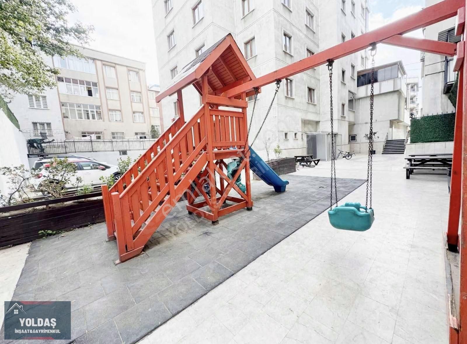 Acil Fırsat! 3+1 130 M2 3.kat Kapalı Mutfak Balkon Otoparklı