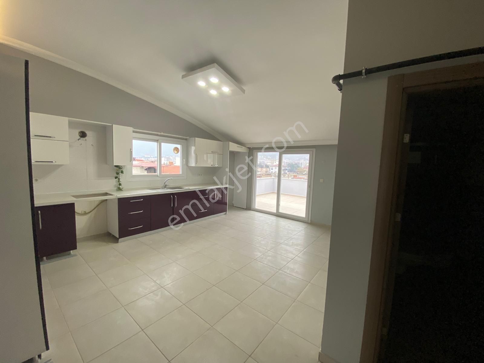 Söke Yenicami Mah. Asansörlü Doğalgazlı Çift Teraslı ( Açık Ve Kapalı) 4+1 Satılık Lüx Dublex Daire