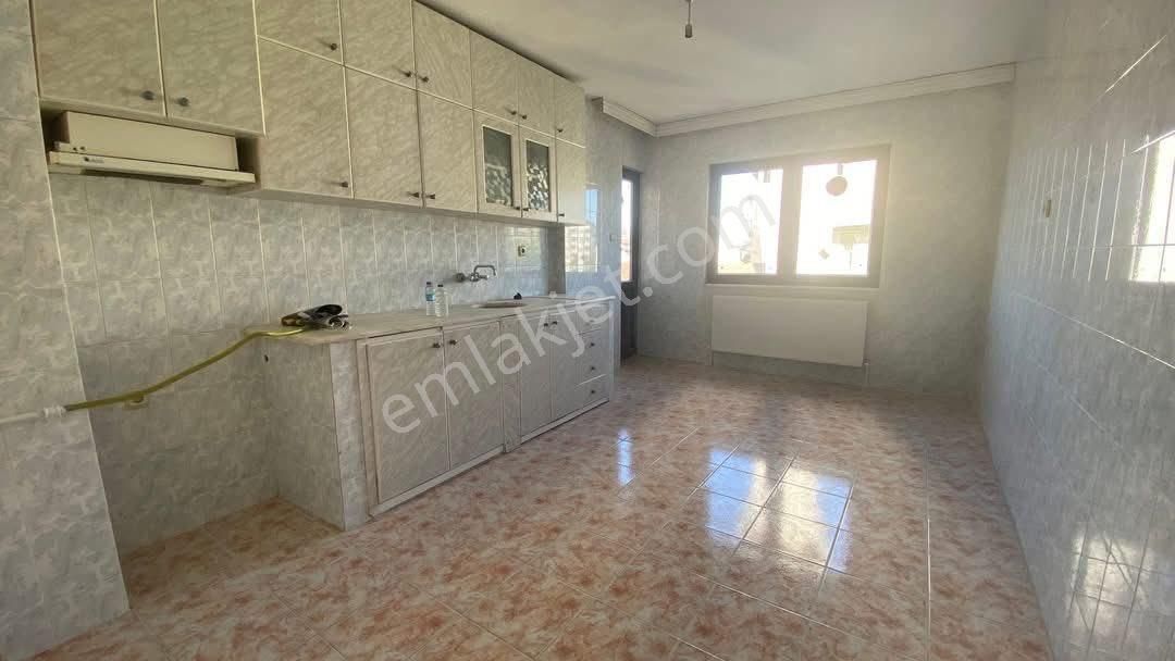 Cumhuriyetde Kiralık 3+1 - Görsel 4