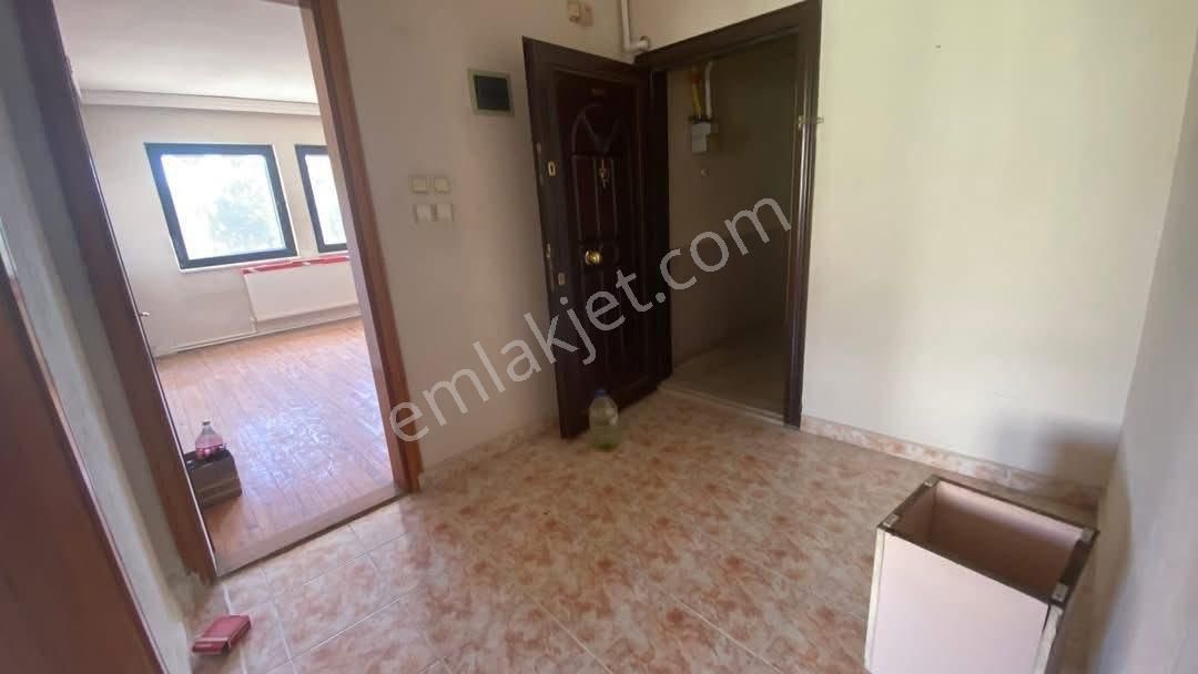 Cumhuriyetde Kiralık 3+1 - Görsel 10