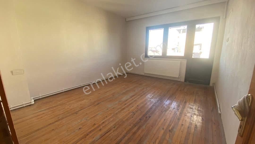 Cumhuriyetde Kiralık 3+1 - Görsel 2