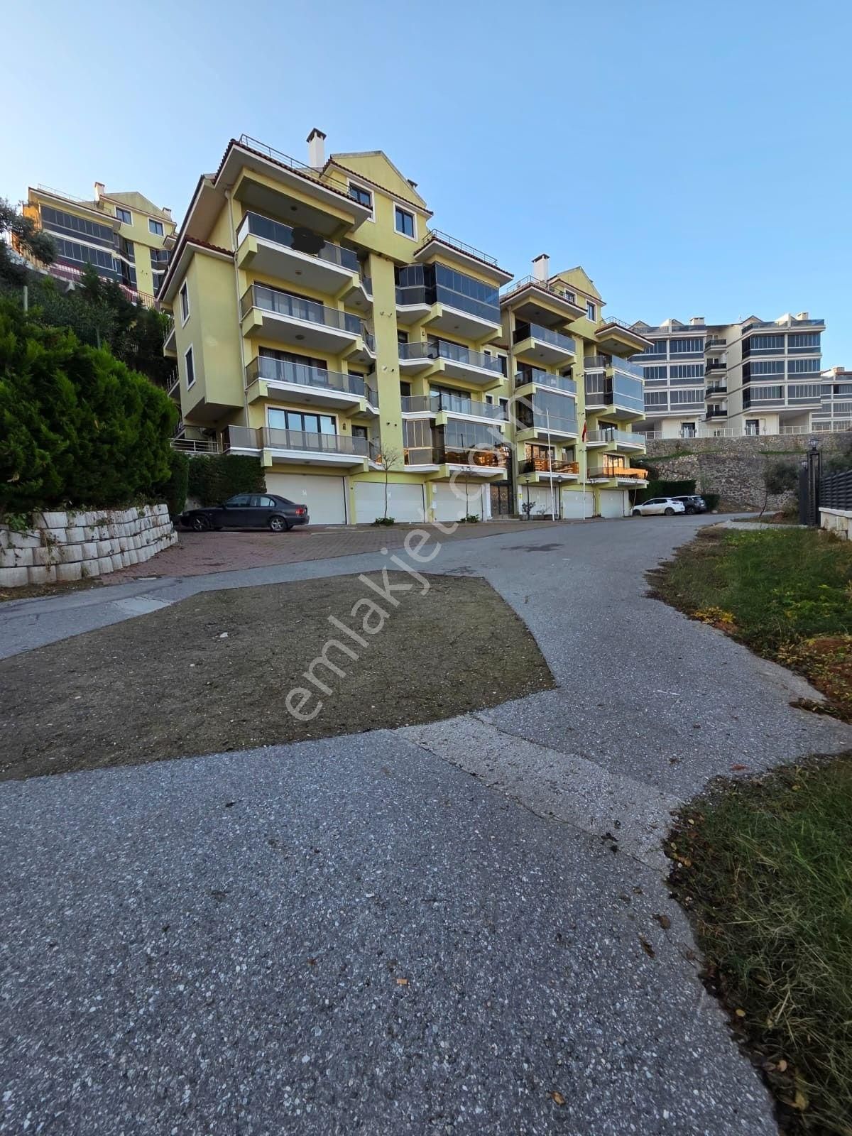 Denize Yürüme Mesafesinde | Deniz Manzaralı | Lüks Sitede 3+1 Daire - Görsel 2