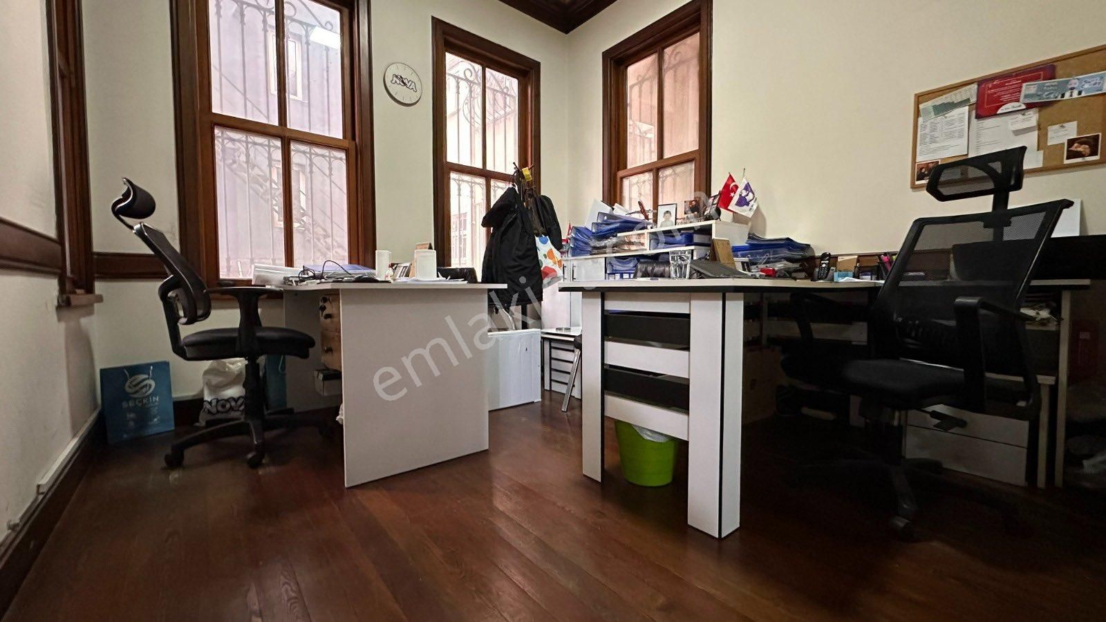 Ev Fıyatına Bakırkoyde 3,5 Katlı Köşk + 1,5 Katlı Dükkanıyla Satılık Bına - Görsel 11