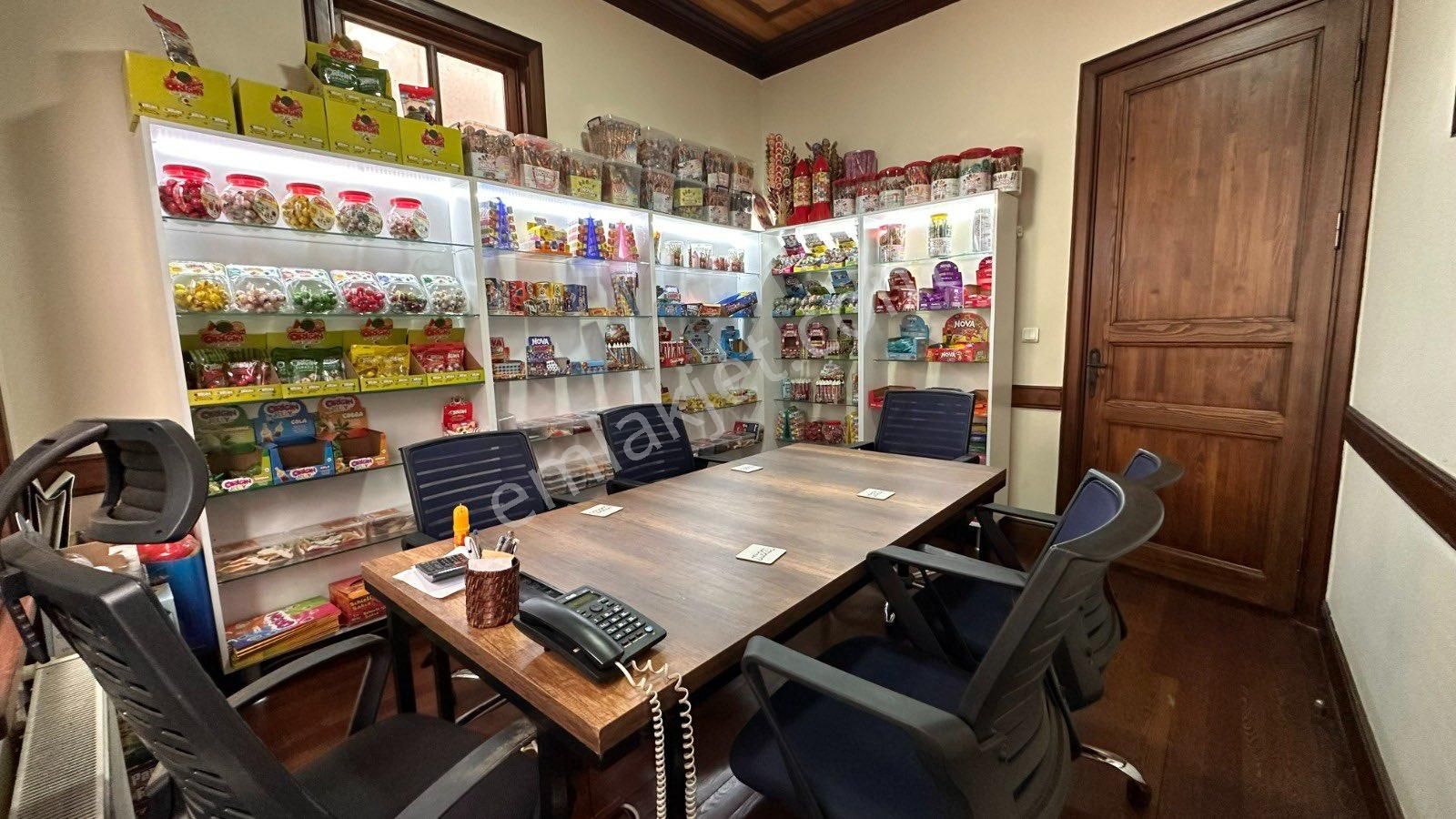 Ev Fıyatına Bakırkoyde 3,5 Katlı Köşk + 1,5 Katlı Dükkanıyla Satılık Bına - Görsel 22