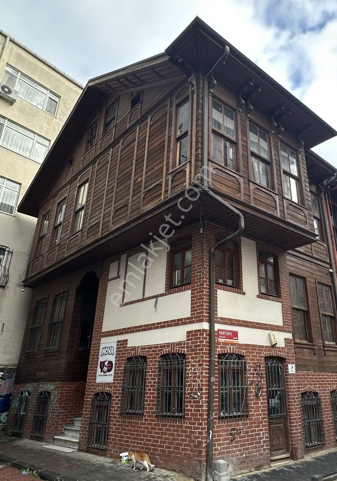 Ev Fıyatına Bakırkoyde 3,5 Katlı Köşk + 1,5 Katlı Dükkanıyla Satılık Bına - Görsel 2