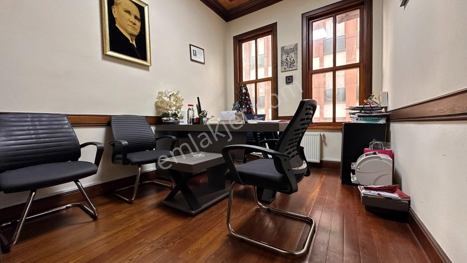 Ev Fıyatına Bakırkoyde 3,5 Katlı Köşk + 1,5 Katlı Dükkanıyla Satılık Bına - Görsel 17