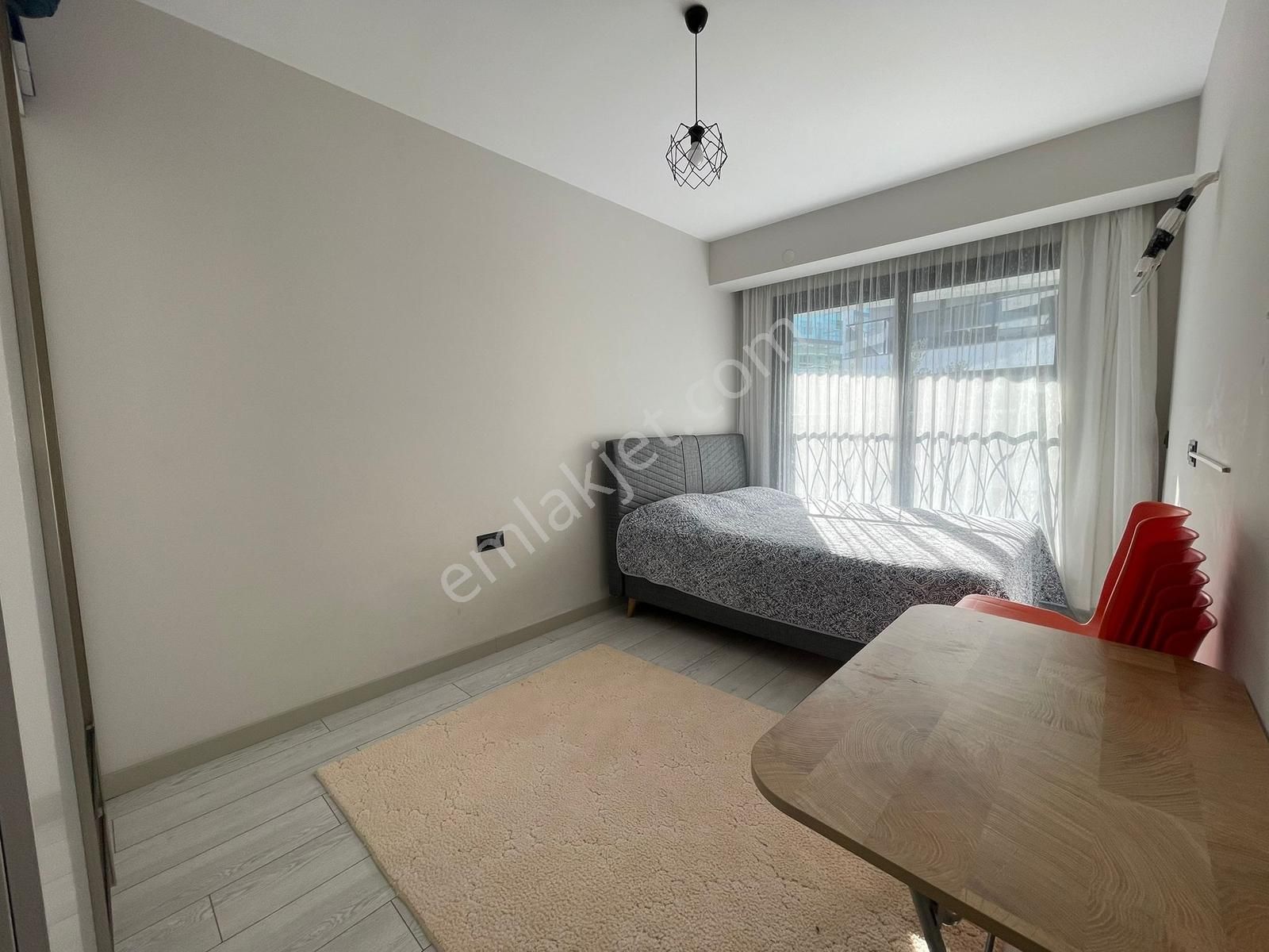 Kuşadası Merkezde Full Eşyalı Satılık 1+1 Yatırımlık Daire! - Görsel 8