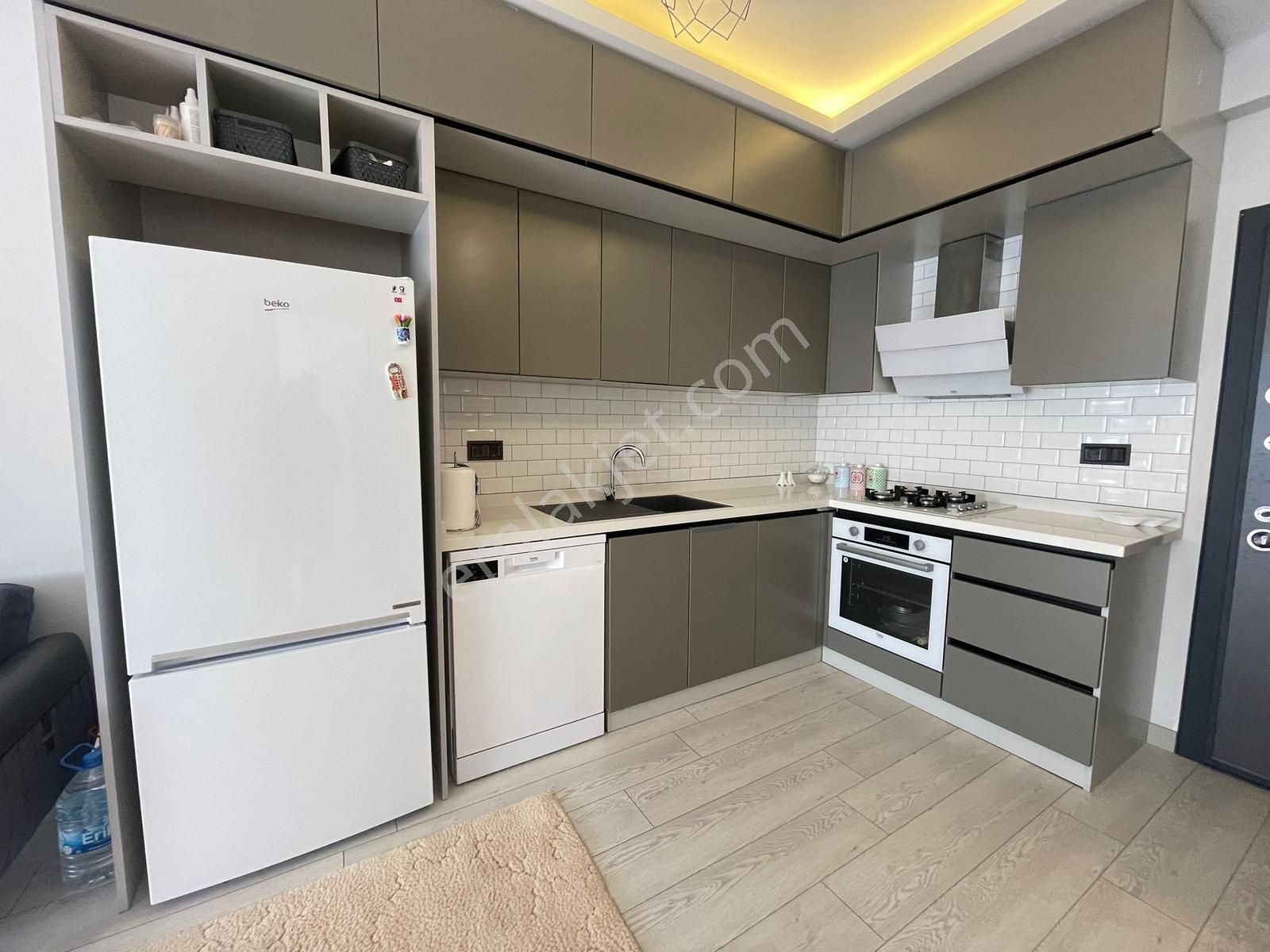 Kuşadası Merkezde Full Eşyalı Satılık 1+1 Yatırımlık Daire! - Görsel 7