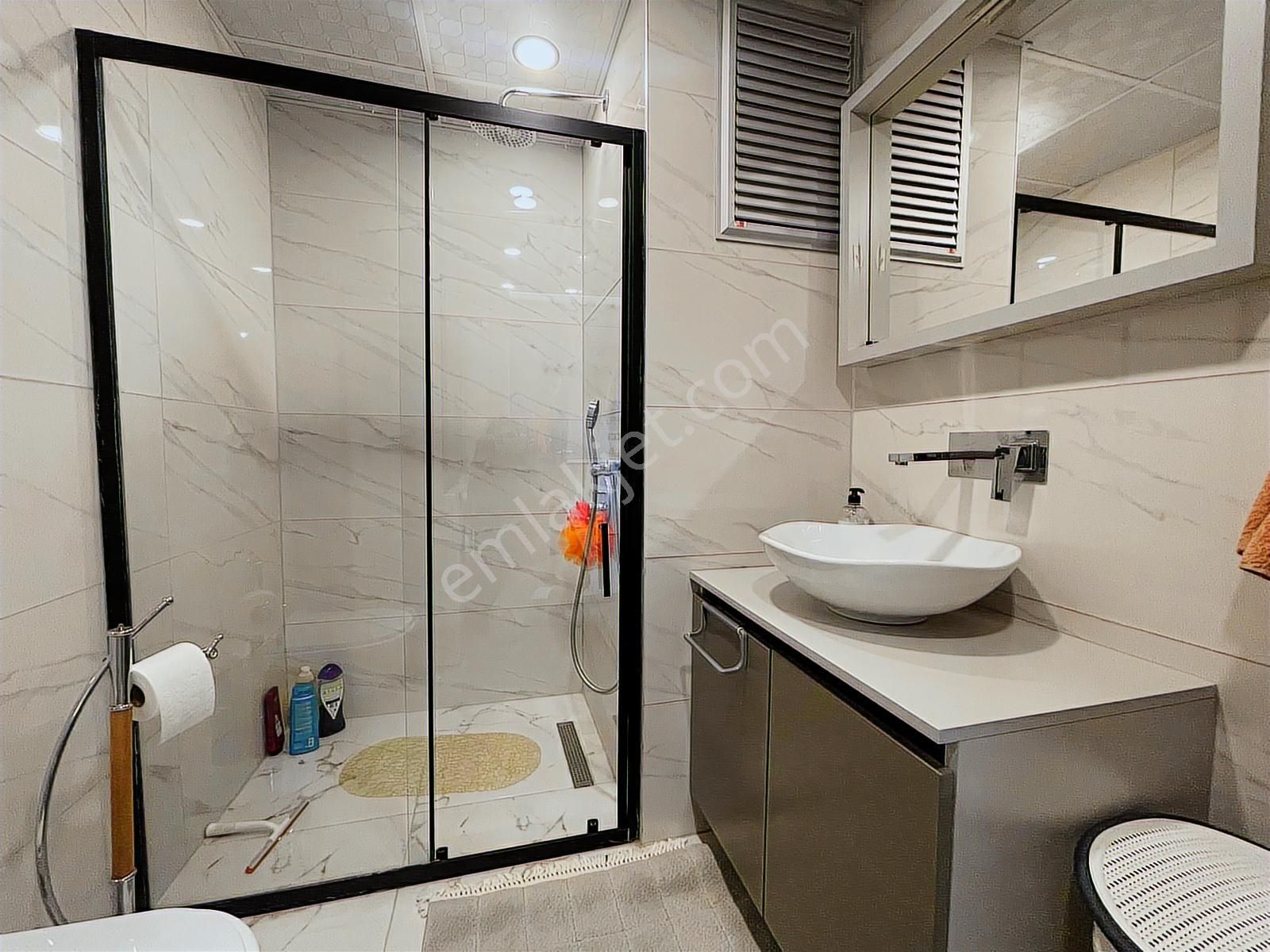 Kuşadası Merkezde Full Eşyalı Satılık 1+1 Yatırımlık Daire! - Görsel 9